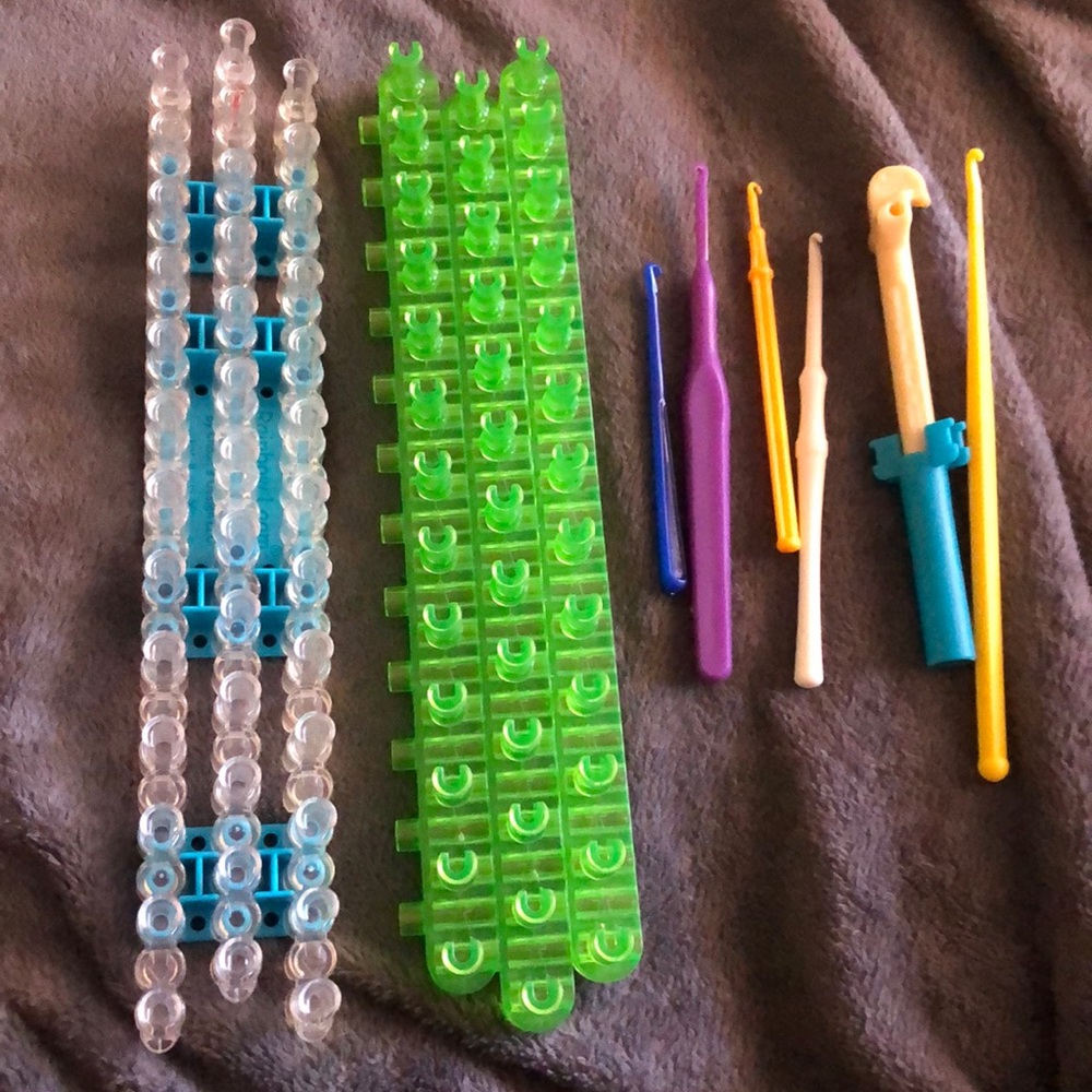 2 rainbow loom bases with hooks